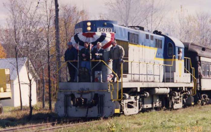 Train arriving north creek